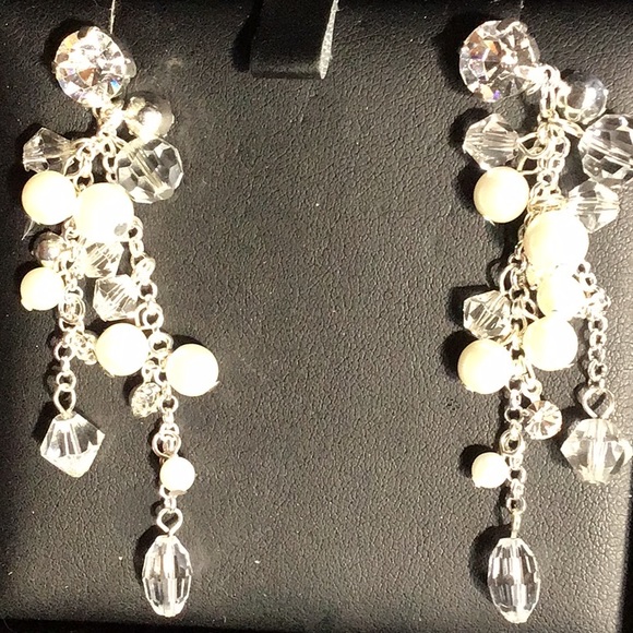 Faux pearl. And crystal earrings - Picture 2 of 7